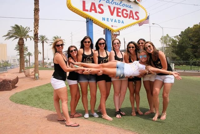 Las Vegas Photo Tour by Limousine or Party Bus